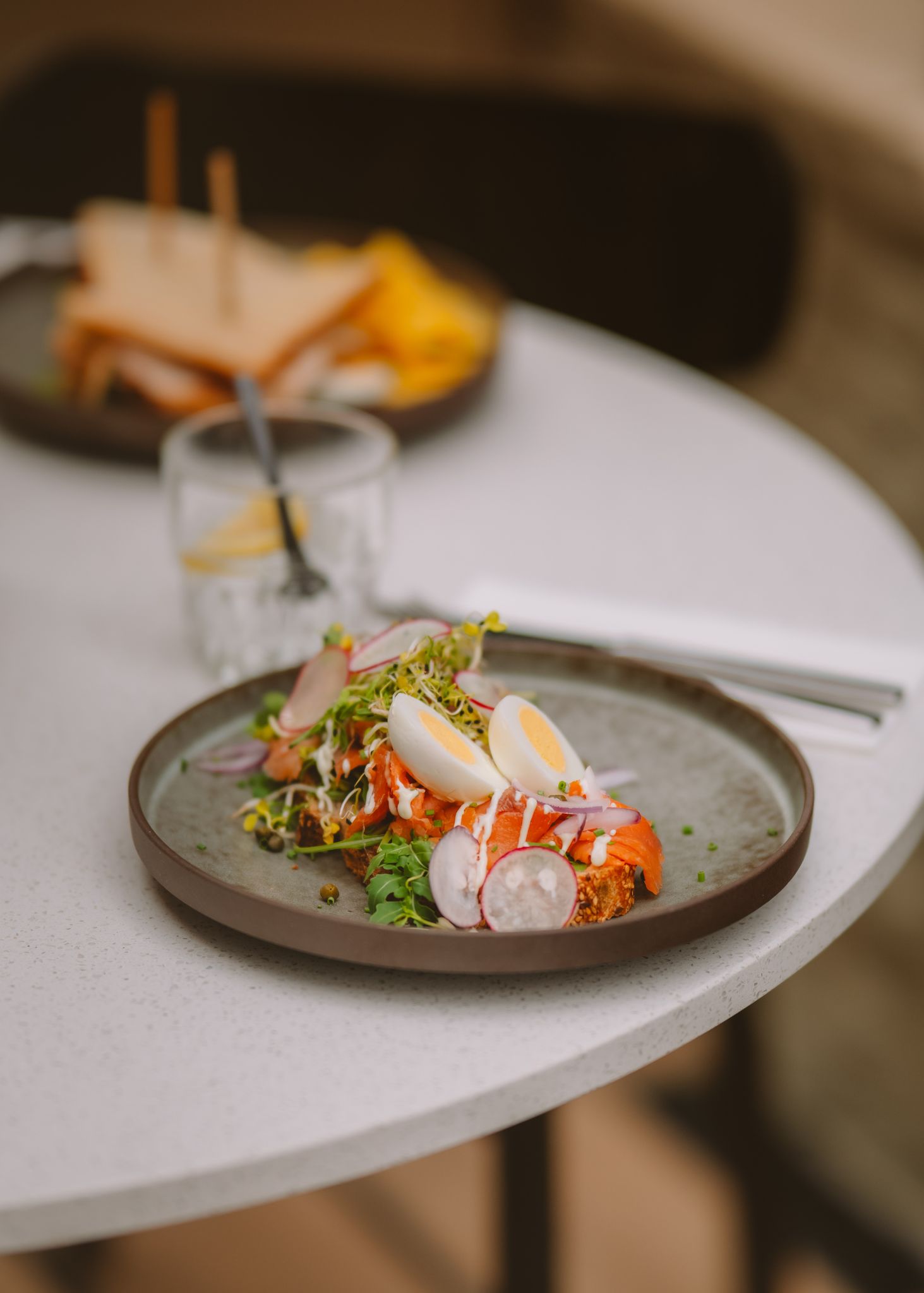 Broodje zalm bij Grand Café PK